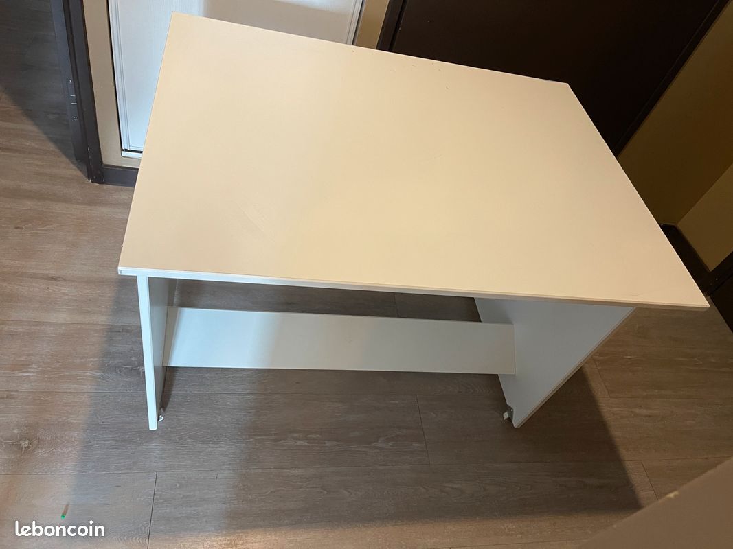 Bureau (image 2)