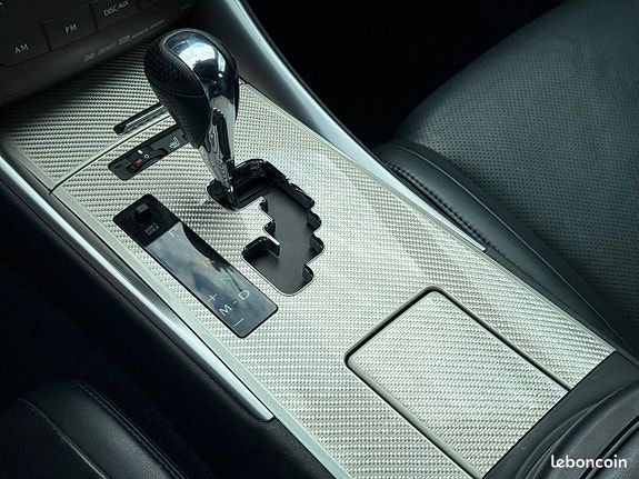 Lexus IS 5.0 V8 423 ch / Mark Levinson Caméra Sièges ventilés et chauffants Carbone (image 21)