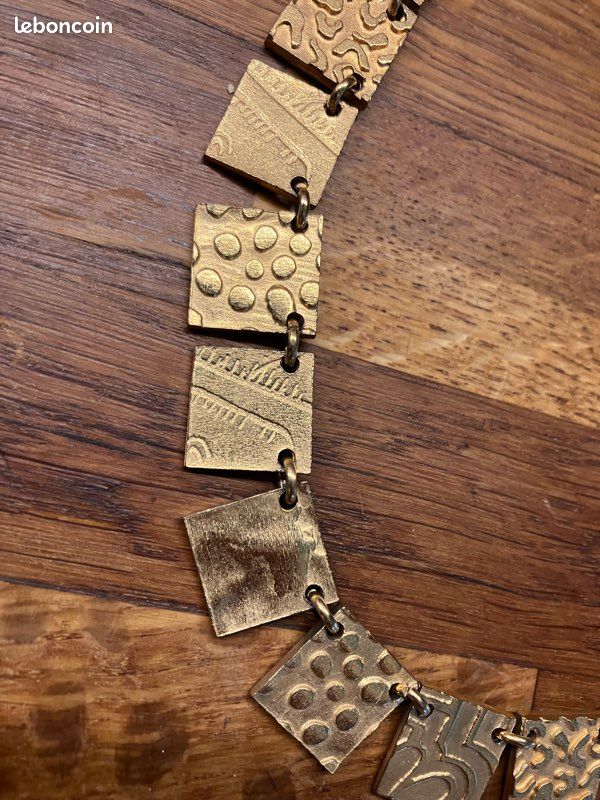 Collier Vintage BICHE DE BERE - Métal Doré, Avec Chiffres, Ancien, Occasion Bon état