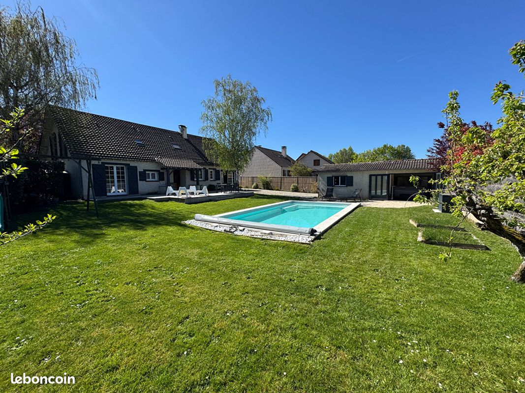 Maison 7 pièces 177 m² · à Méré · 177 m² · 698 000 €