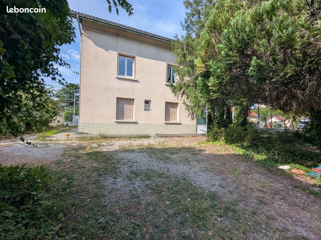 Maison 7 pièces 156 m² · à Le Pont-de-Claix · 156 m² · 270 000 €
