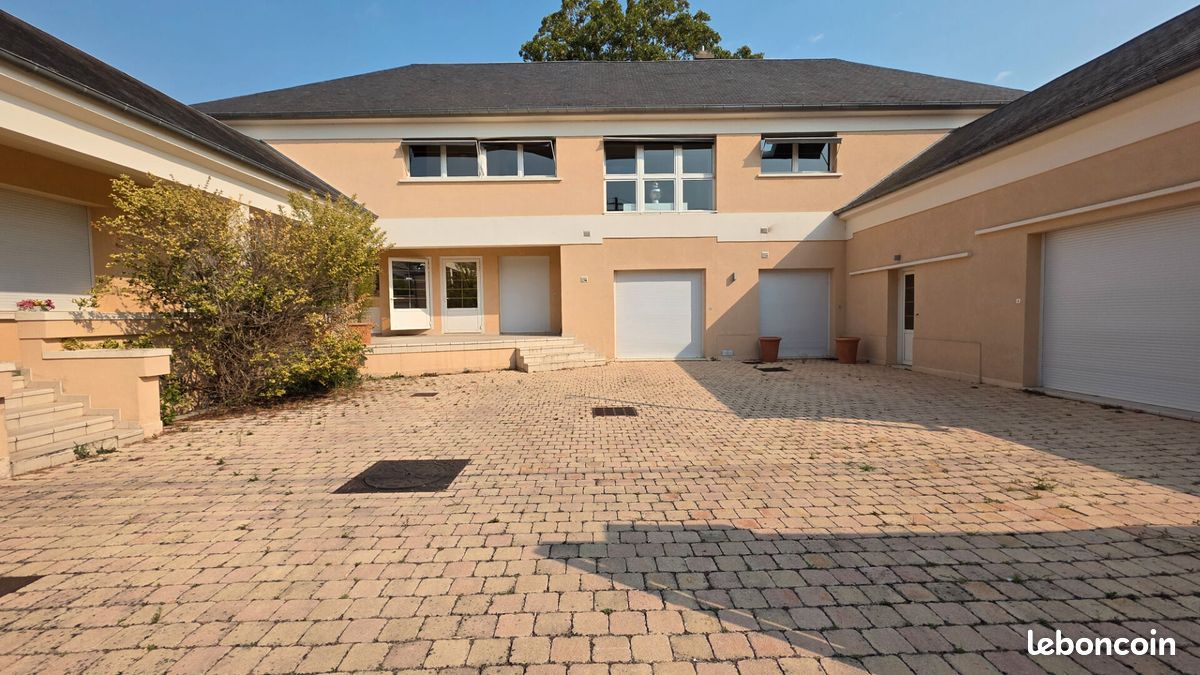 Maison 14 pièces 423 m² · à Bourges · 423 m² · 630 000 €