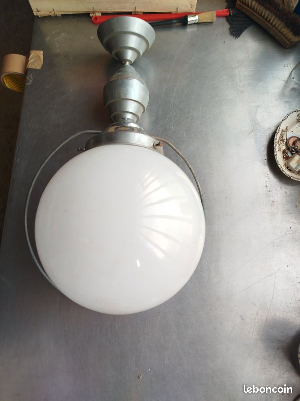 Ancienne suspension Art Déco en verre opalin blanc – Années 1930/1940 (image 3)