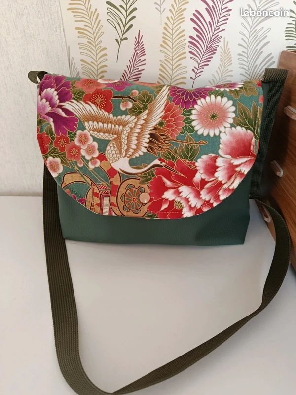 Sac besace simili cuir fait maison Accessoires Bagagerie