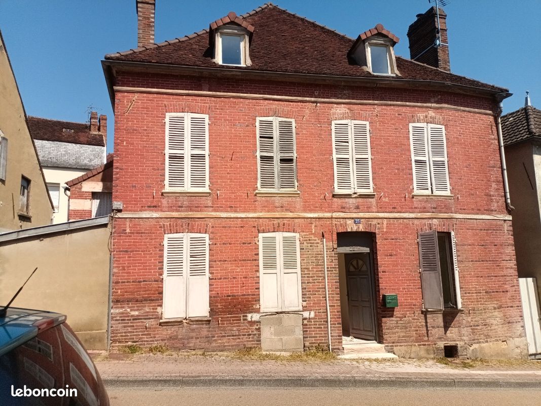 Maison 5 pièces 94 m² · à Saint-Florentin · 94 m² · 75 000 €