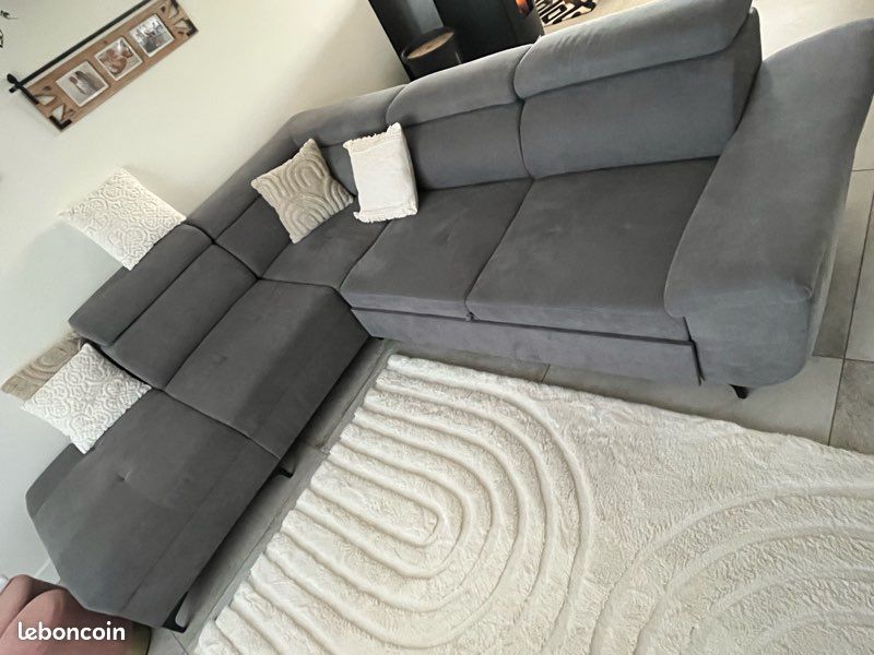 Canapé d'angle convertible en tissu gris clair avec coffre de rangement