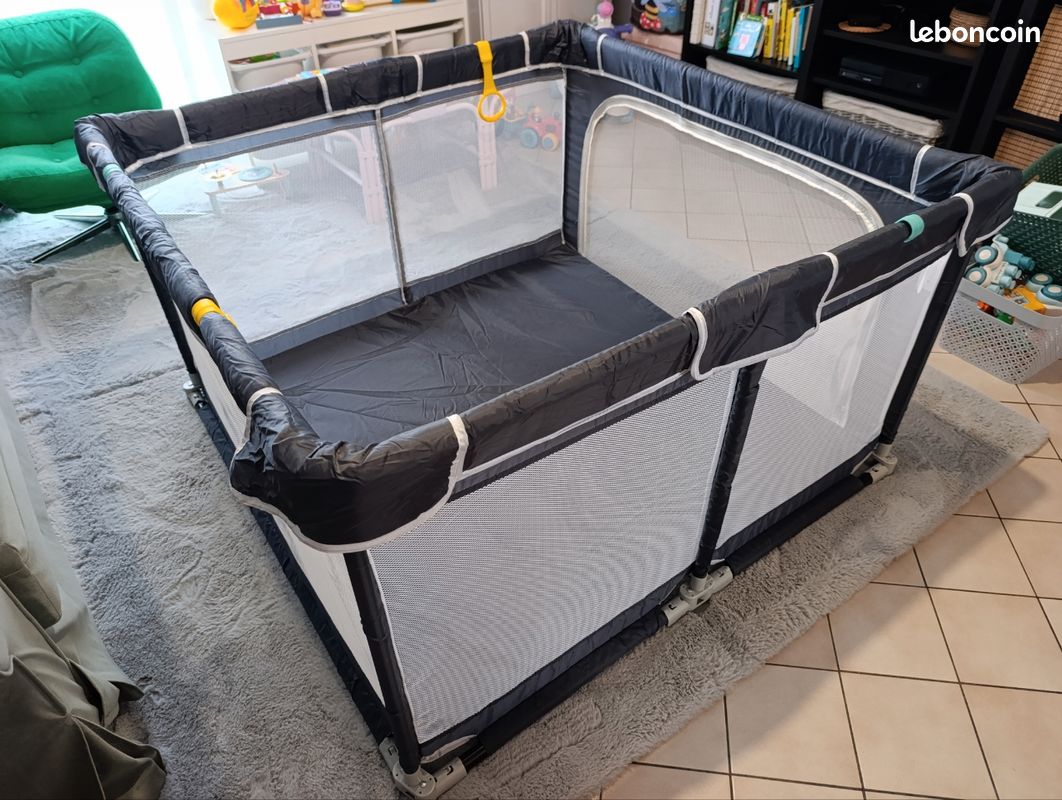 DREAMADE Parc Bébé Pliable avec Porte à Fermeture Éclair, Sac de Rangement, Centre d'Activité
