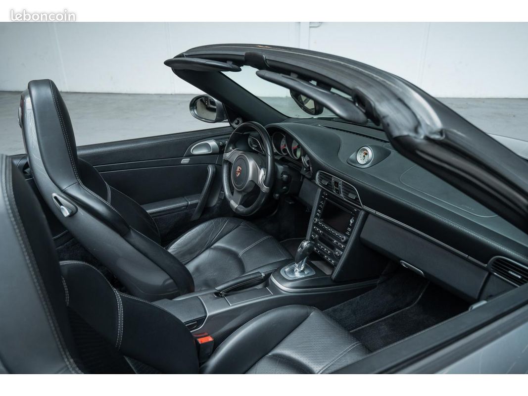 PORSCHE 911 997.2 Carrera S Cabriolet *Française / Gris Météor (image 32)