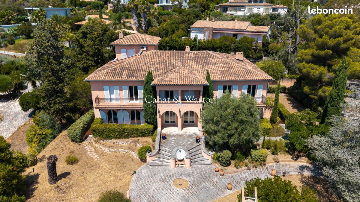 Maison 12 pièces 660 m² · à Roquebrune-sur-Argens · 660 m² · 3 565 000 €