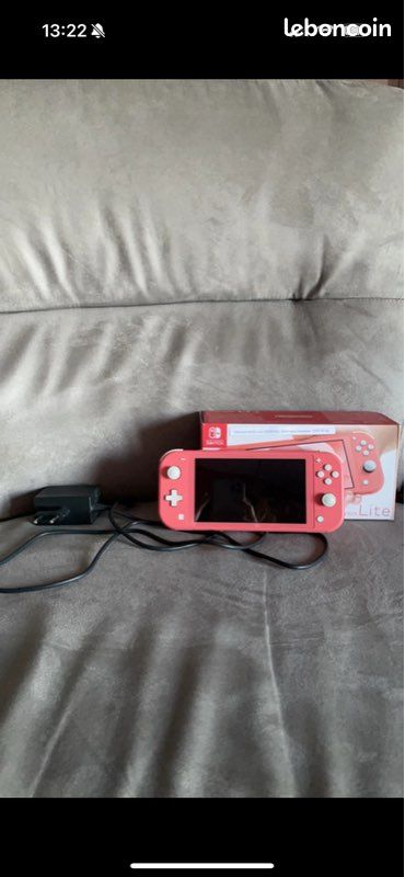 Nintendo Switch Lite Corail (image 1)