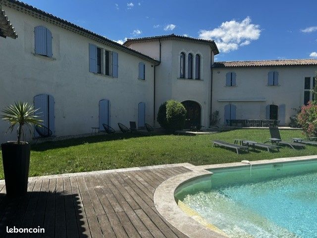Maison 12 pièces 528 m² · à Saint-Marcel-lès-Sauzet · 528 m² · 3 000 €/mois