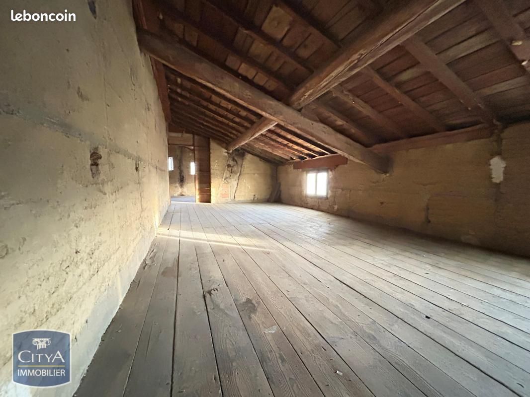 Appartement 3 pièces 107 m² · à Genay · 107 m² · 108 000 €