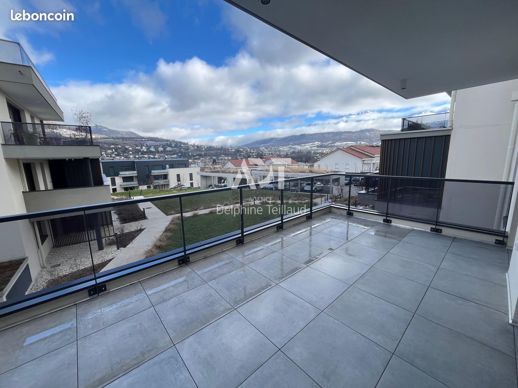 Appartement 3 pièces 69 m² · à Voiron · 69 m² · 990 €