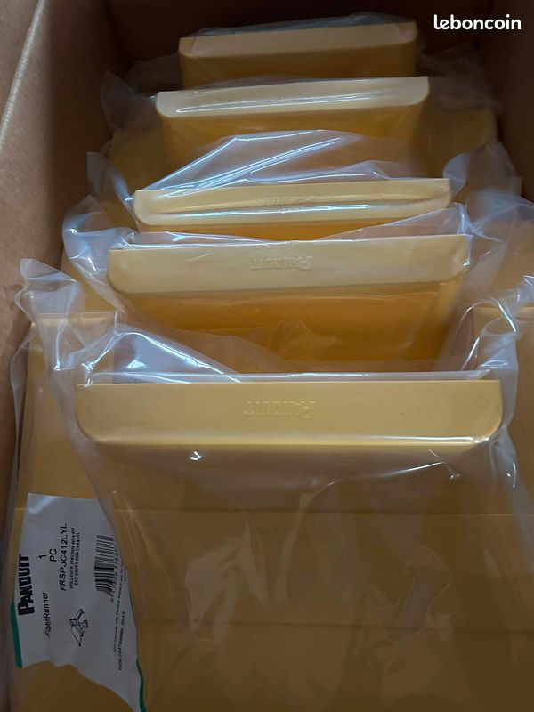 Lot 5x Sorties de Goulotte PANDUIT FiberRunner FRSPJC412LYL (image 1)