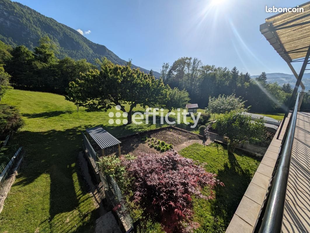 Maison 13 pièces 236 m² · à Saint-Laurent-du-Pont · 236 m² · 498 000 €
