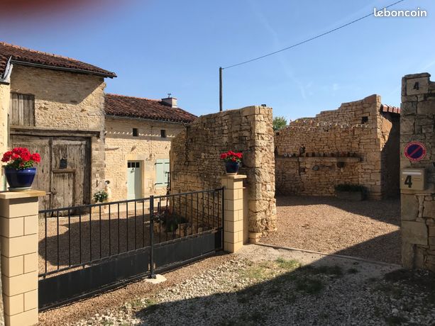 Maison de campagne en pierre de 108 m² avec dépendances – Vendue meublée