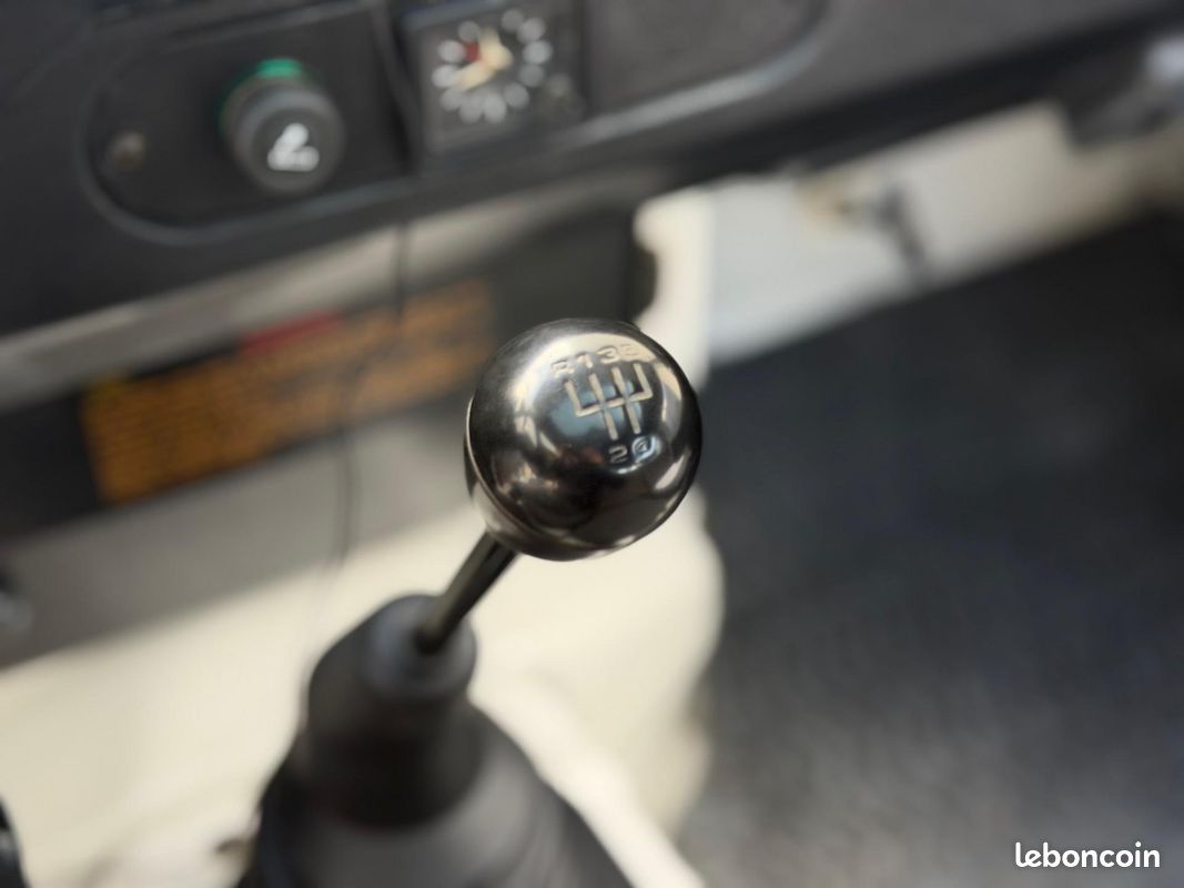 LAND ROVER DEFENDER 90 Trophy RARE 2.5 TDI Origine France Magnifique État (image 28)