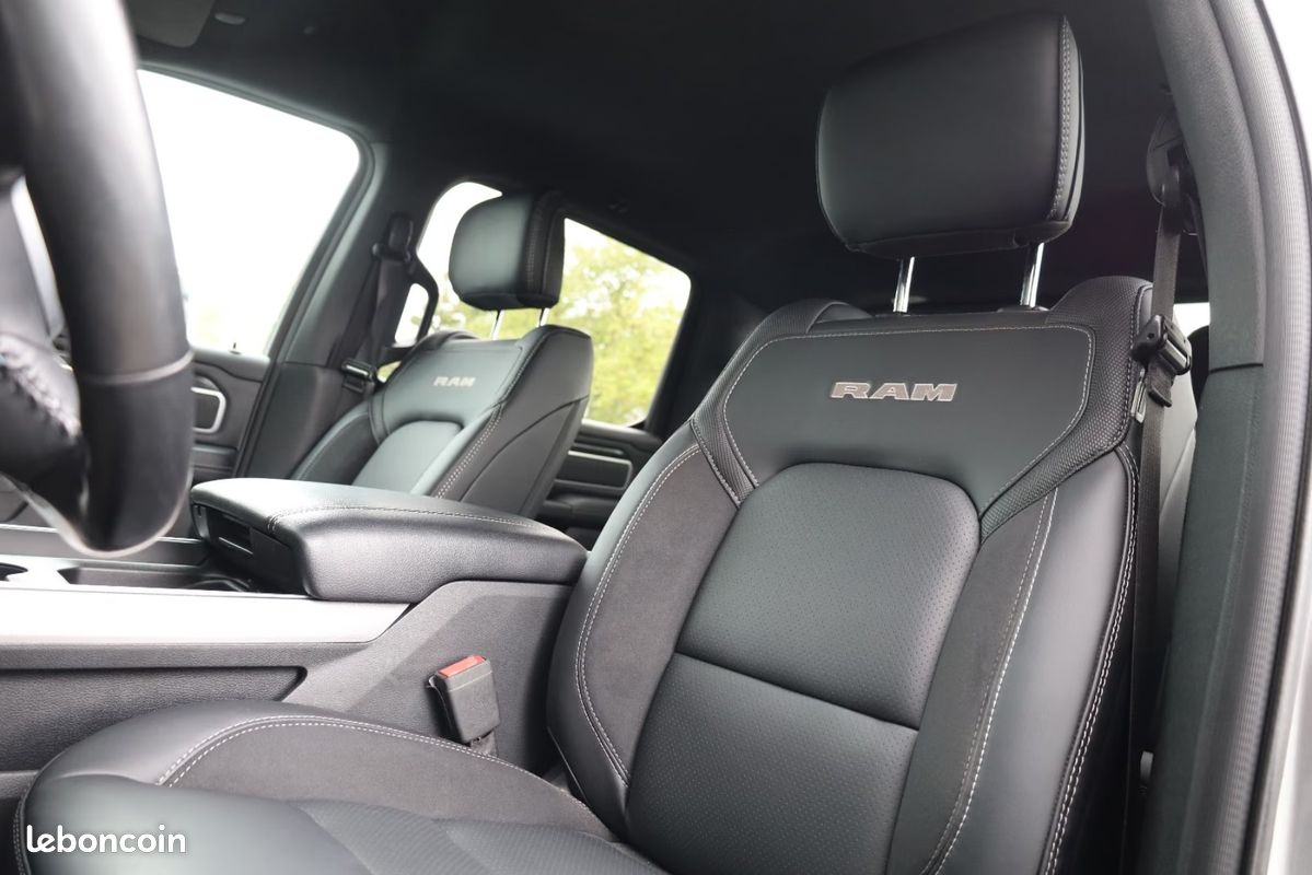 Dodge RAM 1500 5.7 HEMI V8 401ch Big Horn 4x4 Crew Cab | GPL • Attelage • Caméra de recul (image 2)