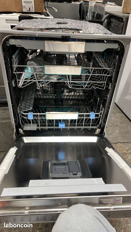 Lave-vaisselle encastrable Hisense 16 couverts (image 3)