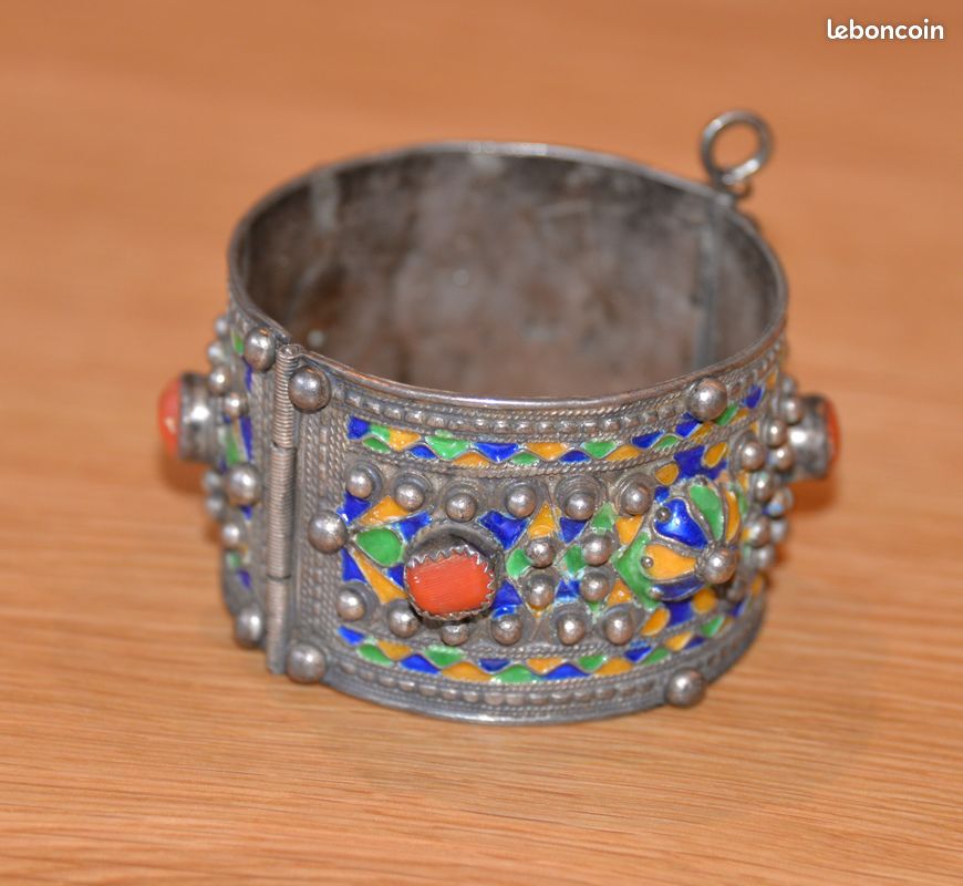 Bracelet Berbère Oriental En Argent XXe Siècle - Modèle à Pointes Et Cabochons - 54 Grammes