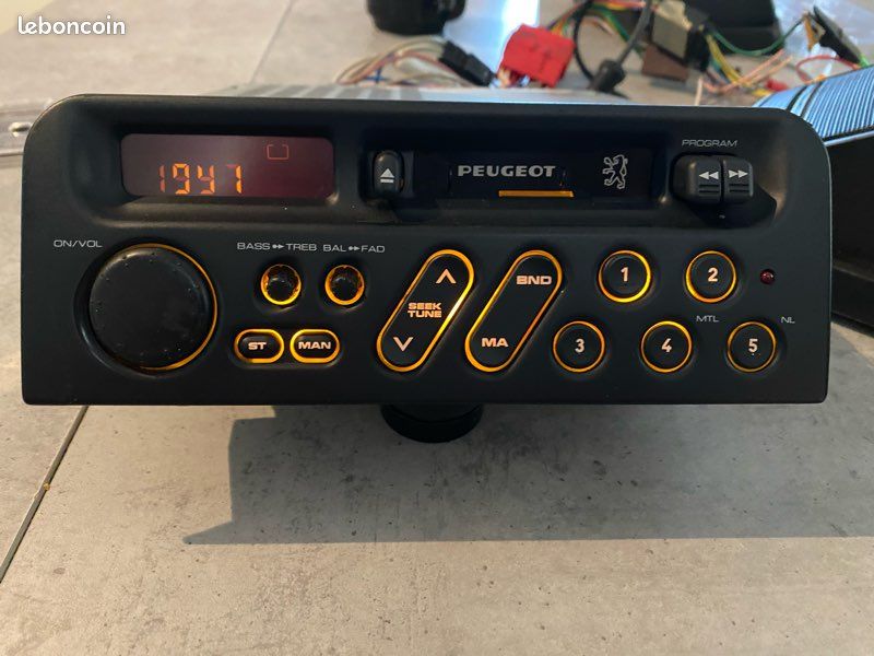 Autoradio poste auto radio Peugeot 106 MK1 phase 1 XSI S16 Audio 1030 Clarion PU9536A Vintage cassette (image 1)