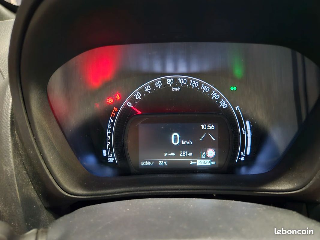Toyota AYGO X Design 1.0 VVTi 12V 72 cv (image 27)