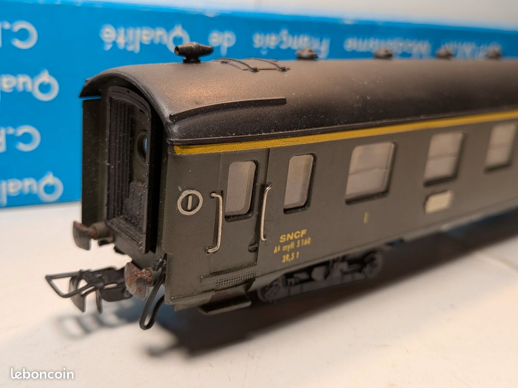 Voiture voyageurs UIC Le Capitole A9 51 87 19-90 341-2 (frein