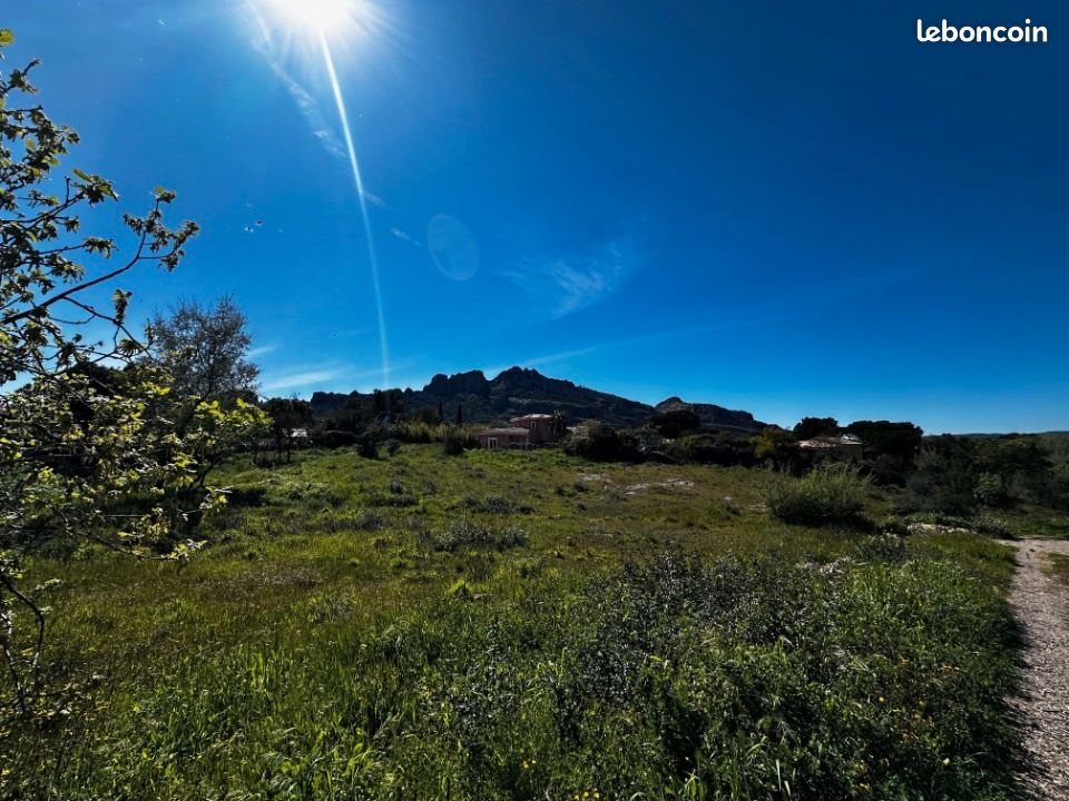 Terrain 654 m² Roquebrune Sur Argens · à Roquebrune-sur-Argens · 225 000 €