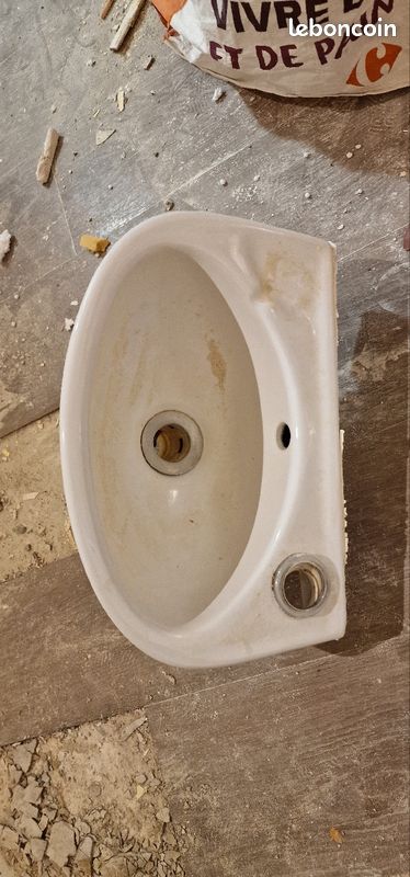 Petit lavabo en bon état (image 1)