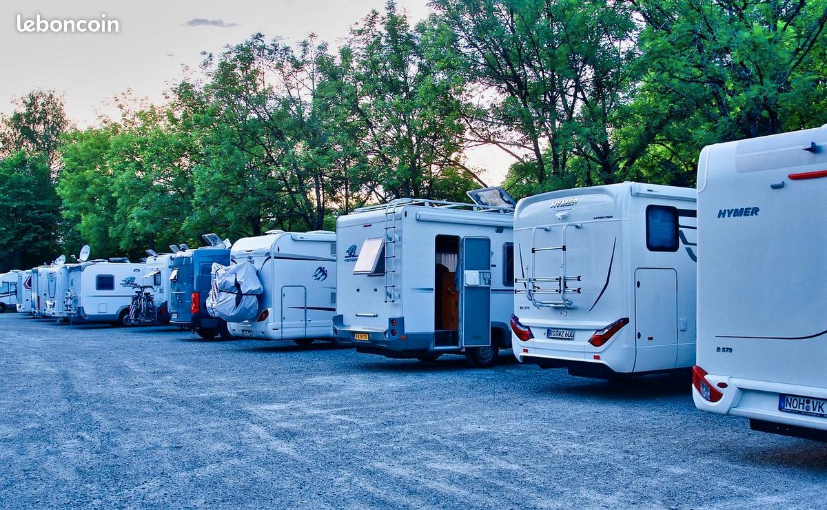 Gardiennage / Parking camping car, caravane, bateau, remorque, camion, jet ski · à Taradeau · 90 €