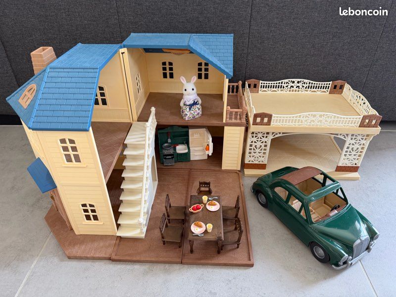 Sylvanian Families - 5669 - La Grande Maison et son abri voiture (image 1)