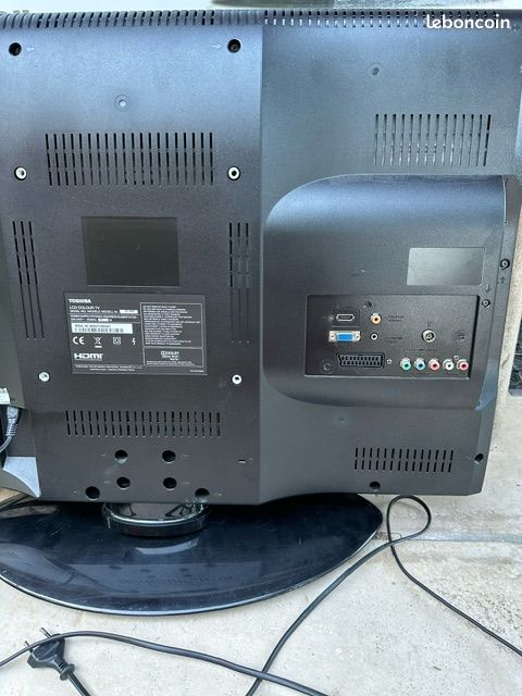 TV Toshiba 32 LV 833 (image 2)