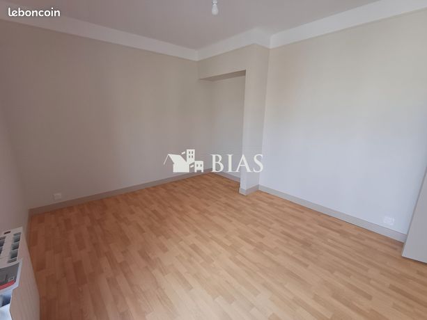 https://img.leboncoin.fr/api/v1/lbcpb1/images/04/51/d8/0451d84b21a4a4a1ea41992046ae2ef8089e4805.jpg?rule=ad-image