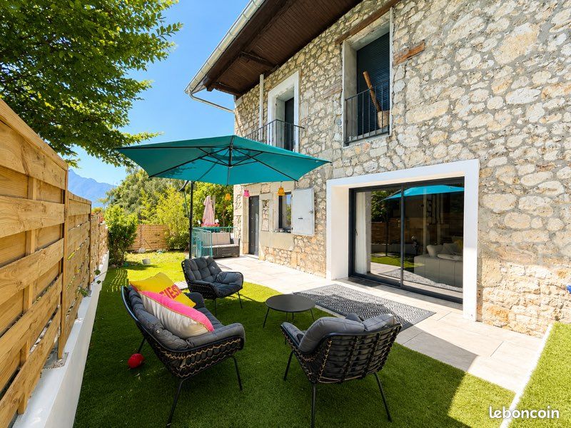 Maison 6 pièces 196 m² · à Mouxy · 196 m² · 699 000 €
