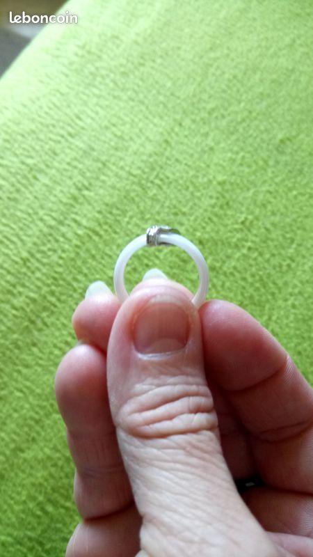 Bague plate blanche (image 2)