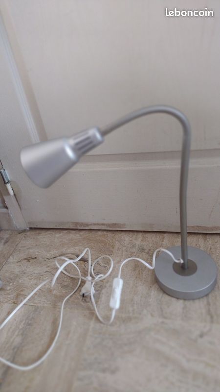 Lampe flexible en métal (image 2)