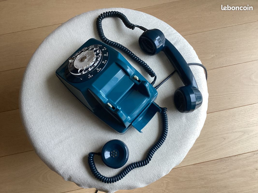 Telephone a cadran PTT modèle S63 - Collection