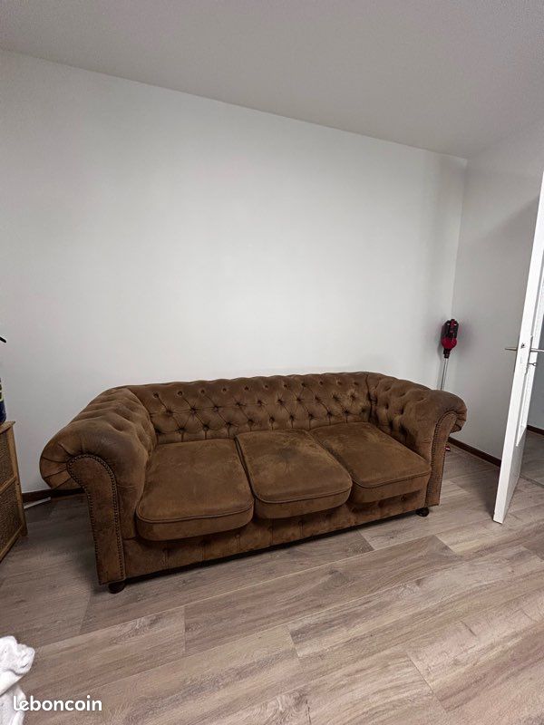 Canapé chesterfield (image 1)