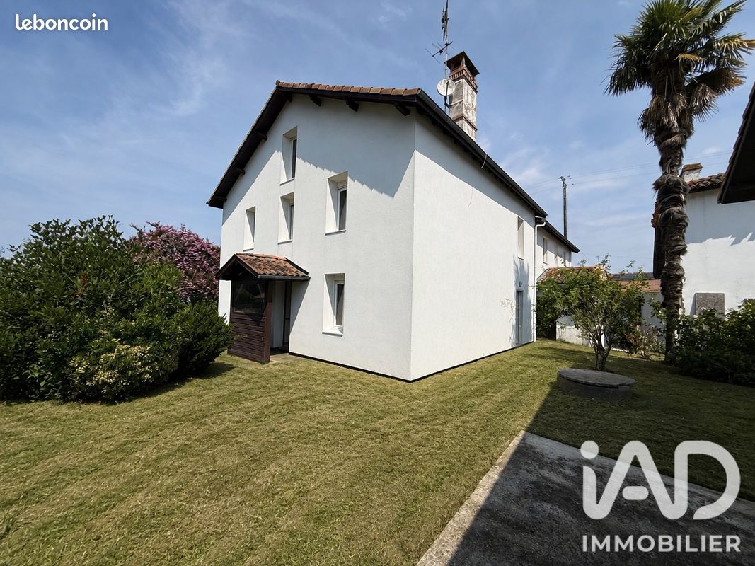 Maison 5 pièces 220 m² · à Bélus · 220 m² · 350 000 €
