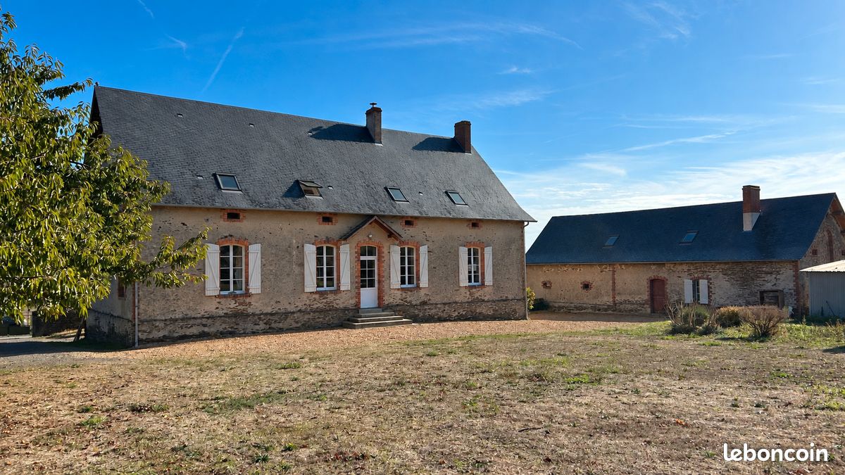 Maison 10 pièces 253 m² · à Segré-en-Anjou Bleu · 253 m² · 324 500 €
