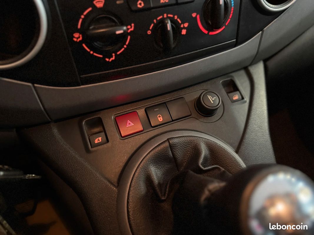 Citroën BERLINGO 1.6 HDI 92ch XTR / 1 ERE MAIN / KIT DISTRI OK (image 18)