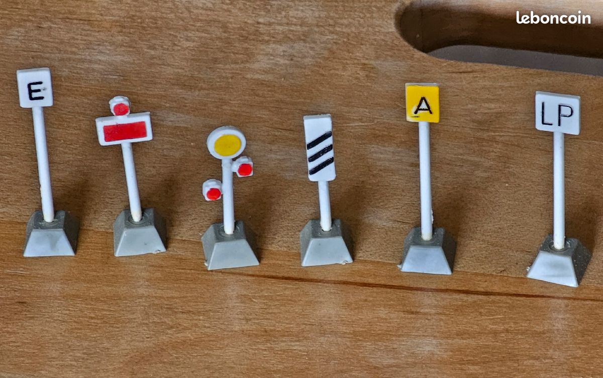 12 panneaux de signalisation train électrique (image 2)