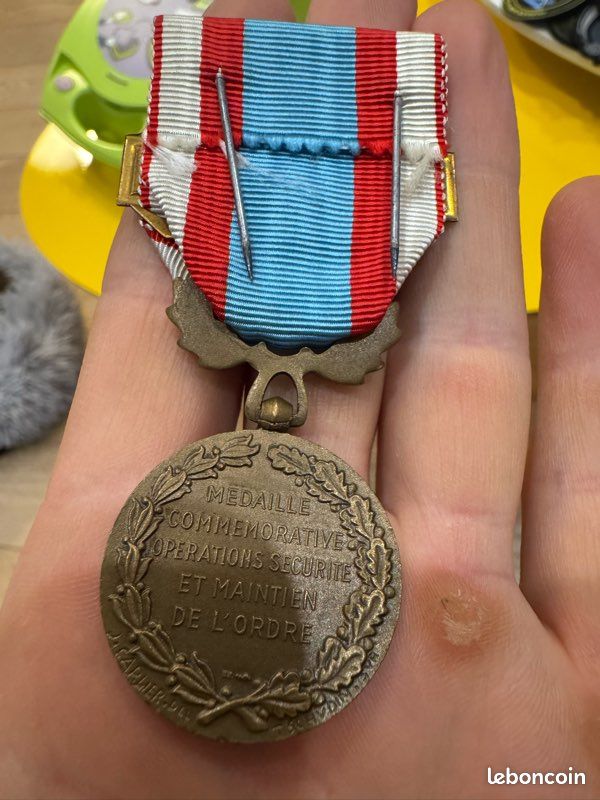 Médaille commémorative libération 1939 1945 barrette campagne Libération + croix du combattant