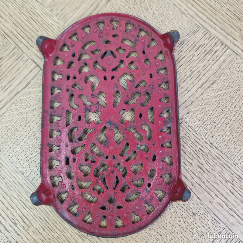 Dessous De Plat En Fonte Rouge – Vintage – Déco Cuisine Ancienne