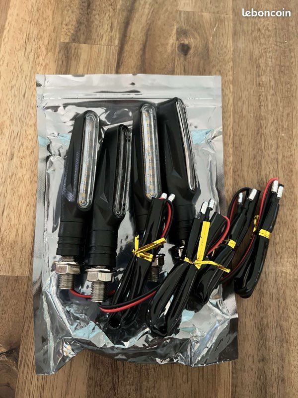 Moto Mini Clignotant LED Leo Court Noir Clair E-marqué M10 | Pièces Scooter, Moto, Maxiscooter