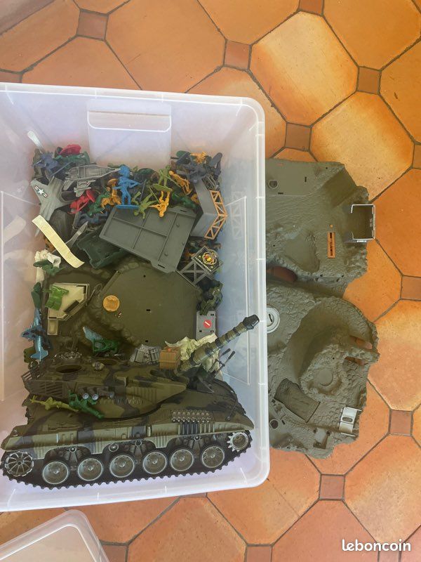 Lots jouet enfant militaire (image 1)