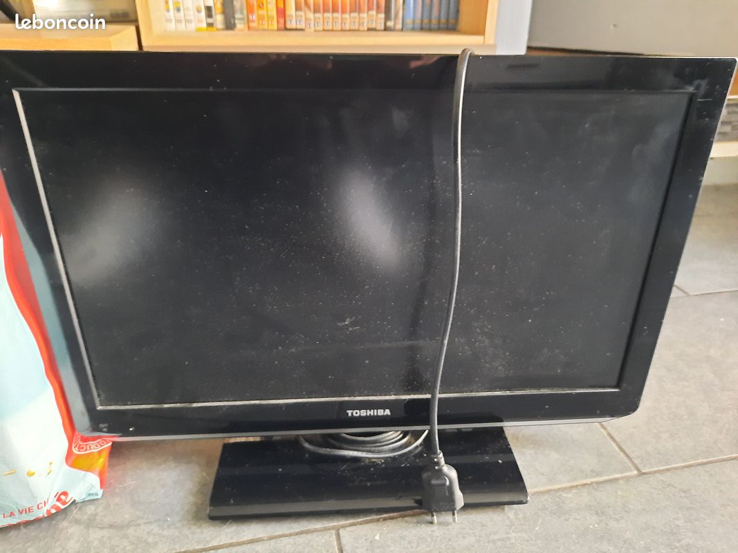 Petite télévision à vendre 40 à débatre (image 1)
