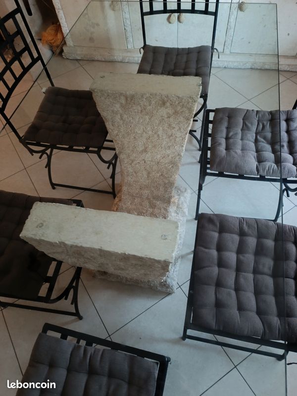Salle à manger en pierre (image 3)