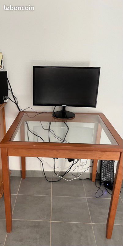 Table carré avec plateau en verre (image 1)