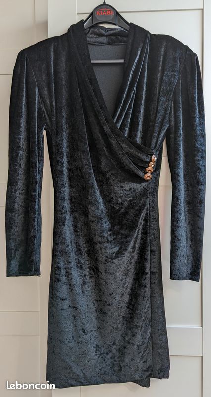 Robe noire velours à épaulettes avec strass T. M (image 1)